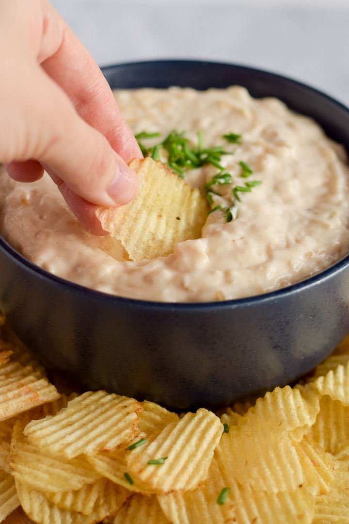This vegan french onion dip features homemade caramelized onions and dairy-free sour cream. It's creamy, tangy, and delicious! Whether it's for a game day party or just the family, this appetizer is sure to be a fan favourite.
