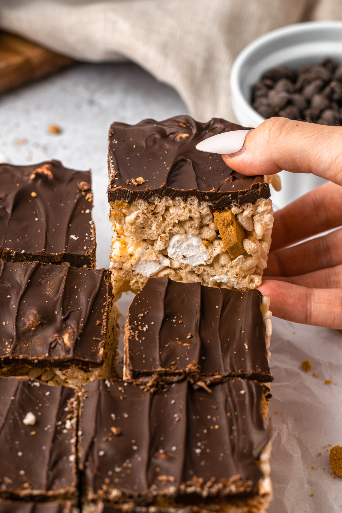 hand pulling up a s'mores rice crispy treat